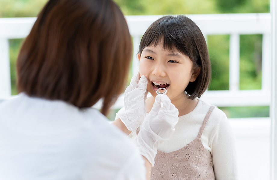 小児矯正は矯正専門の歯科医師のもとで行いましょう