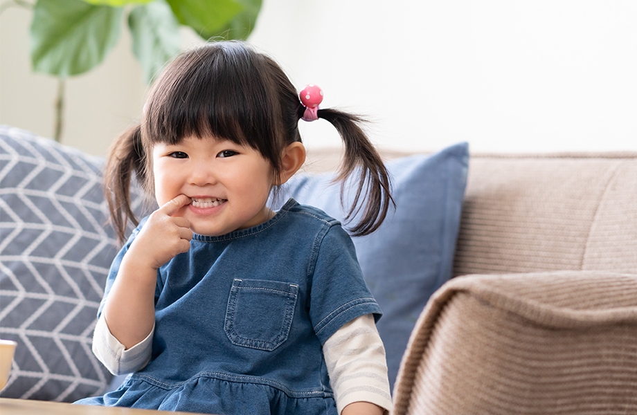 お子さまに子にこんなお口周りの癖はありませんか？